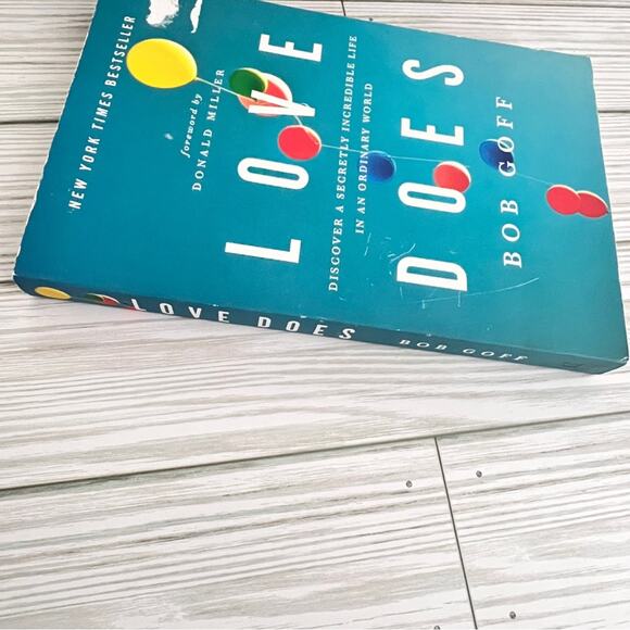 Love Does: Discover a Secretly Incredible Life Paperback Book By Bob Goff - Picture 11 of 12